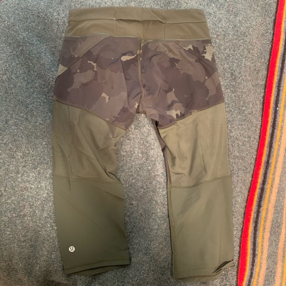 Lululemon camo mesh crop - Picture 2 of 2